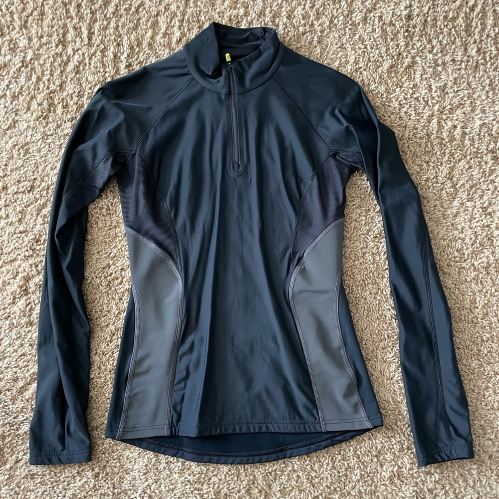 Sweaty Betty reflective running half zip. Size xs